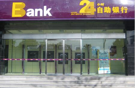 西安亞格為銀行專業(yè)打造的感應(yīng)門