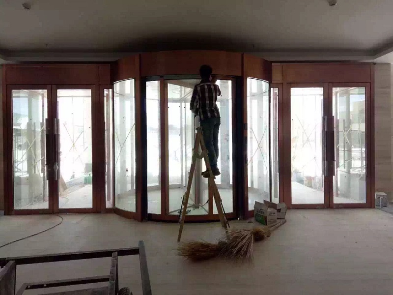 旋轉(zhuǎn)自動(dòng)門