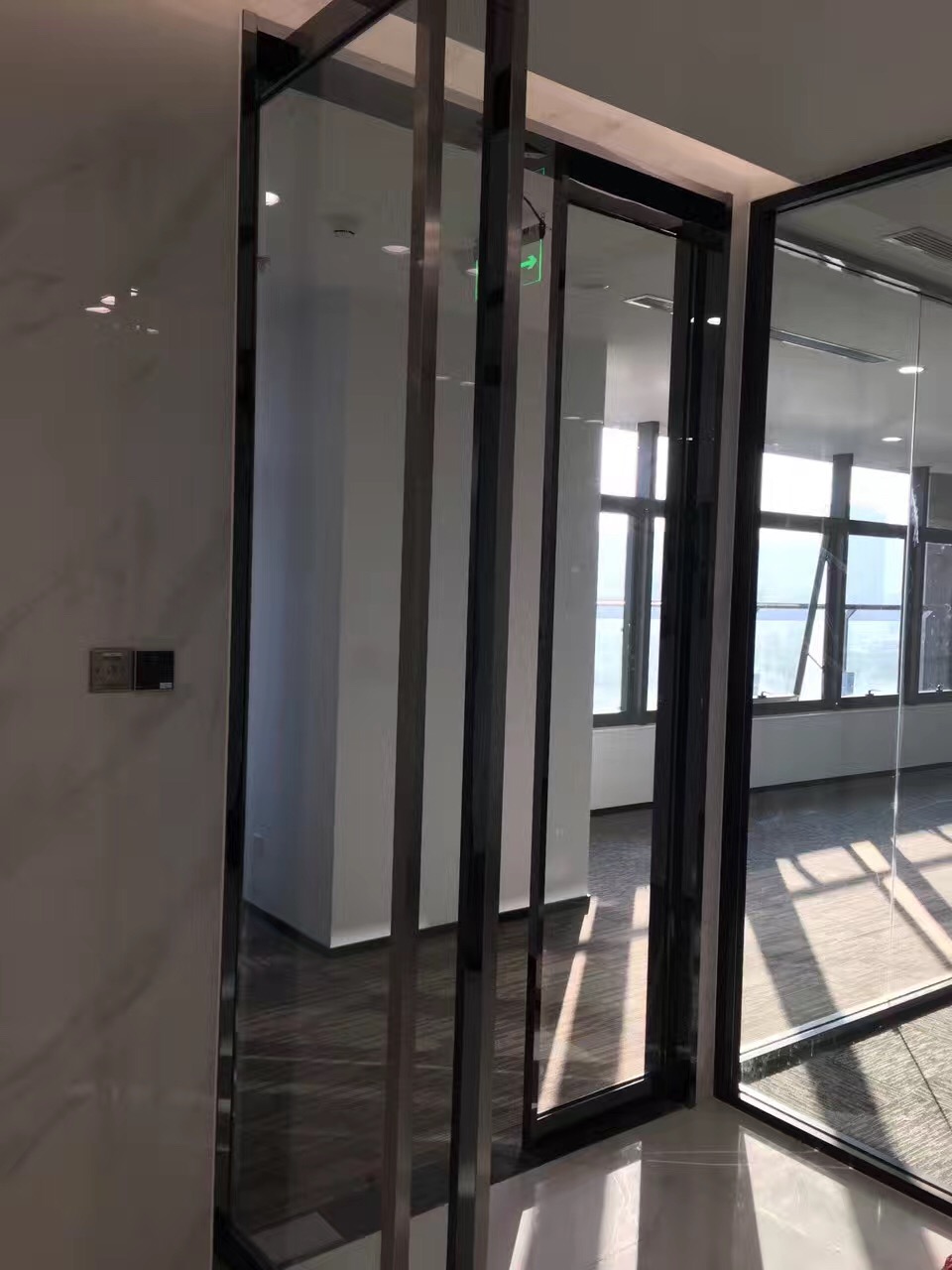 香港研祥廣場5F精品不銹鋼地彈門