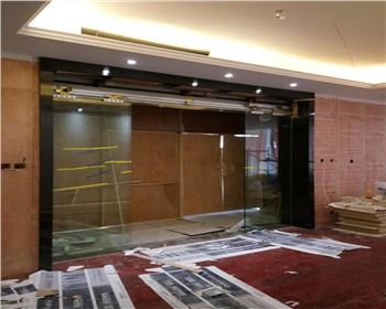 不知道大家注意過嗎，機場里也有西安亞格做的門。